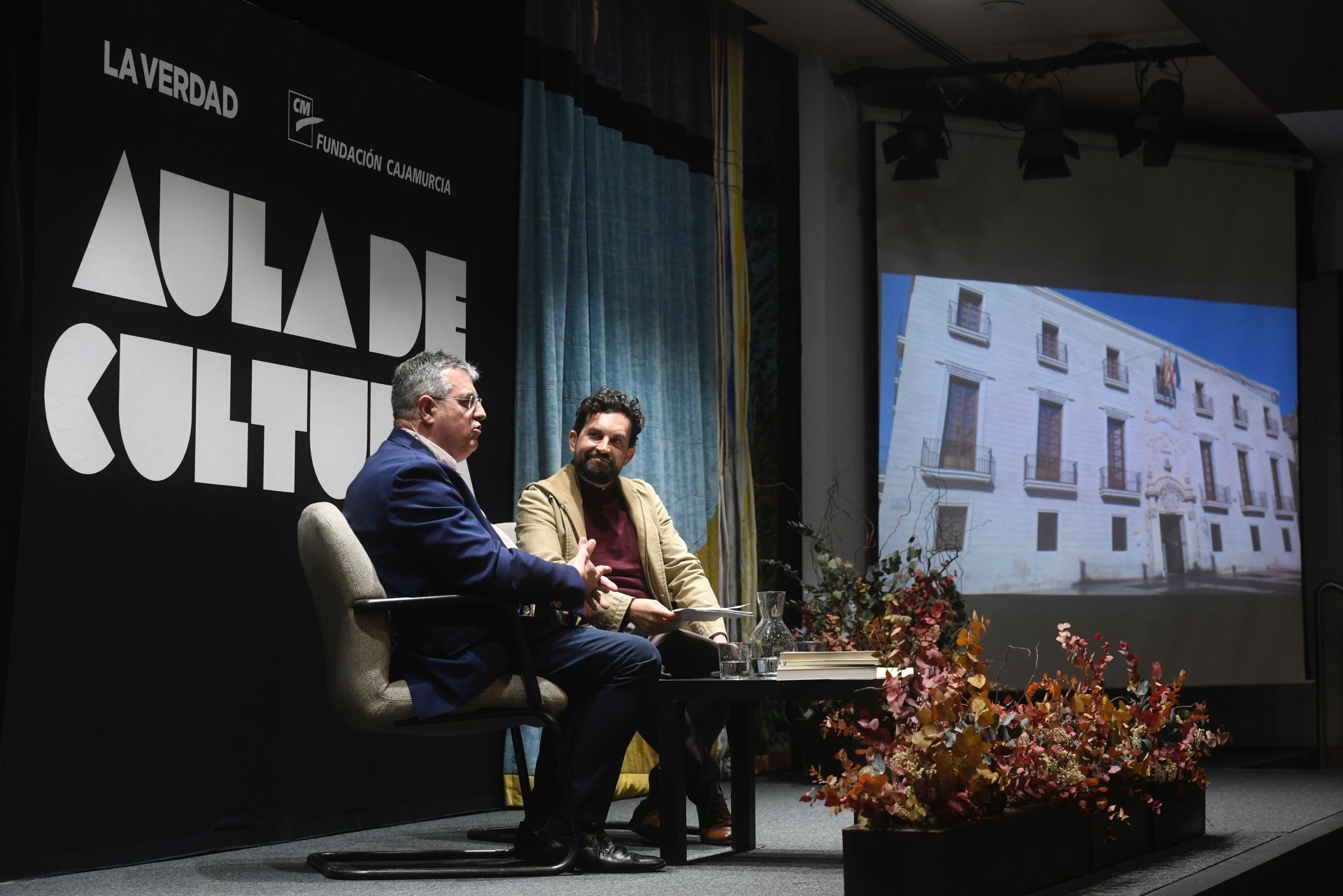 Aitor Larrabide en el Aula de Cultura de LA VERDAD, en imágenes