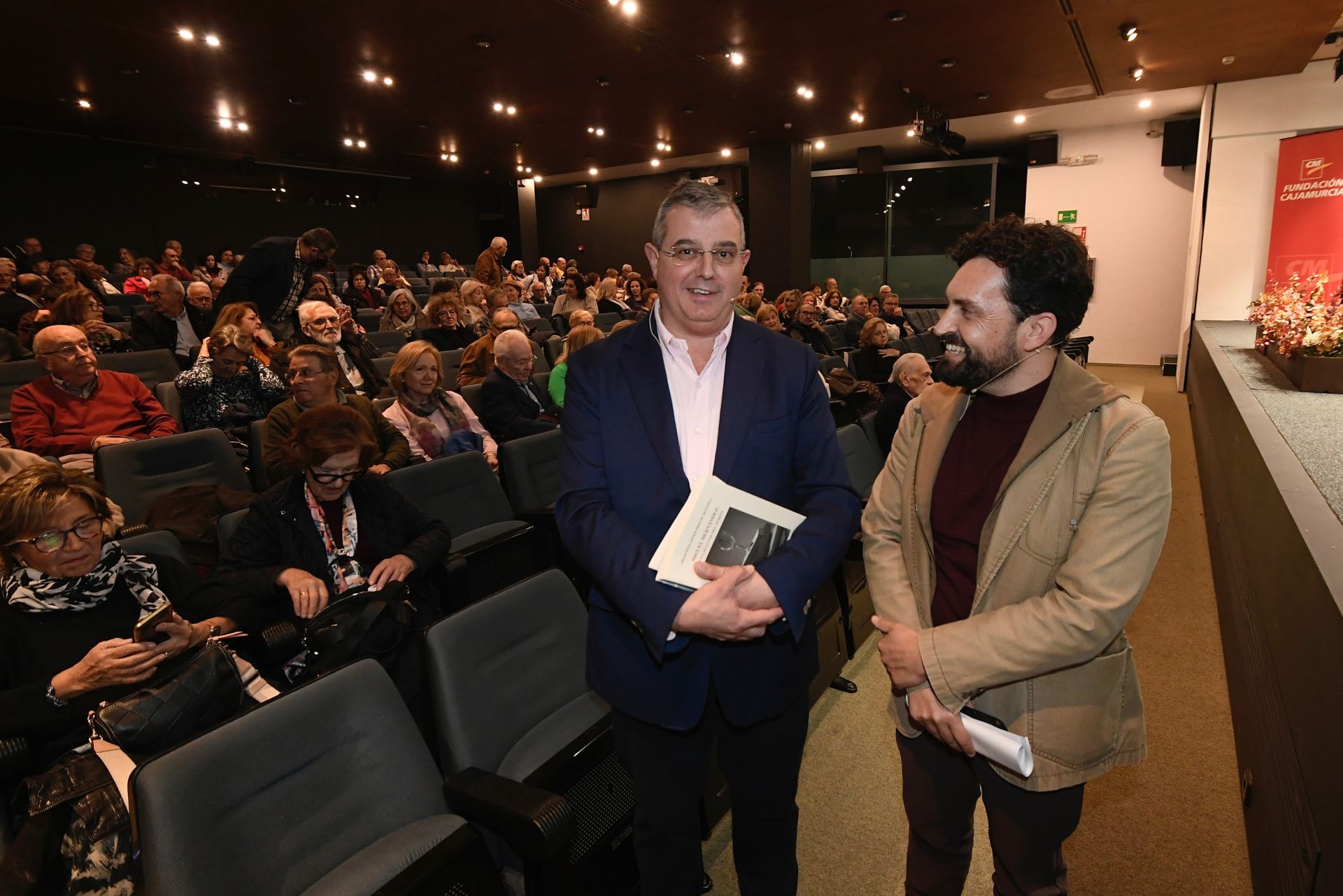 Aitor Larrabide en el Aula de Cultura de LA VERDAD, en imágenes