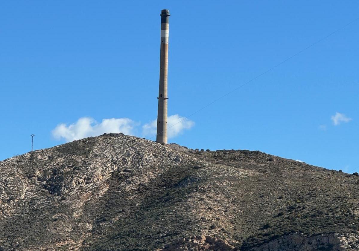 Una vista de la chimenea de Peñarroya.