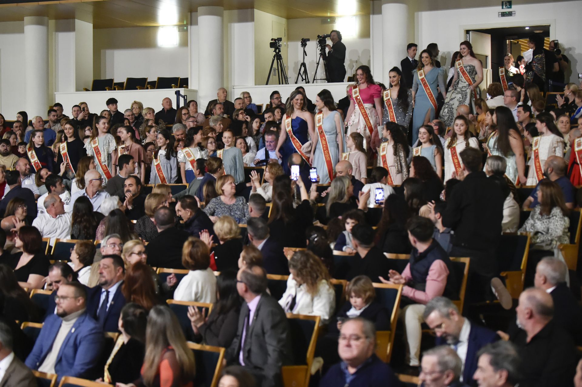 Presentación de las 62 candidatas a Reinas de la Huerta, en imágenes