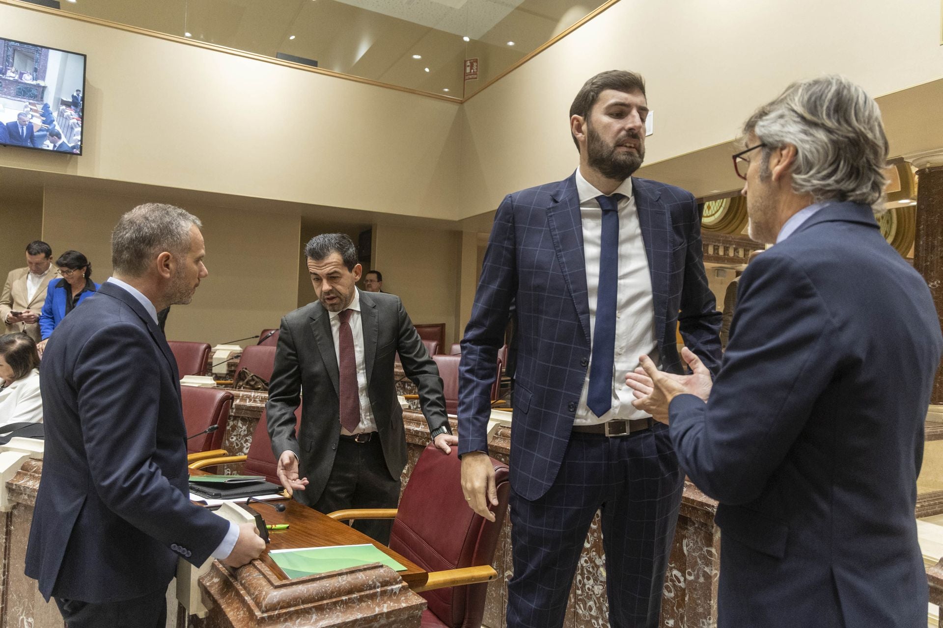 El Pleno de la Asamblea Regional de este viernes, en imágenes