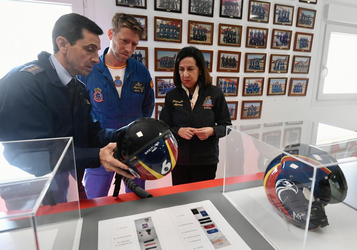 La visita de la ministra de Defensa a la Academia General del Aire de San Javier, en imágenes