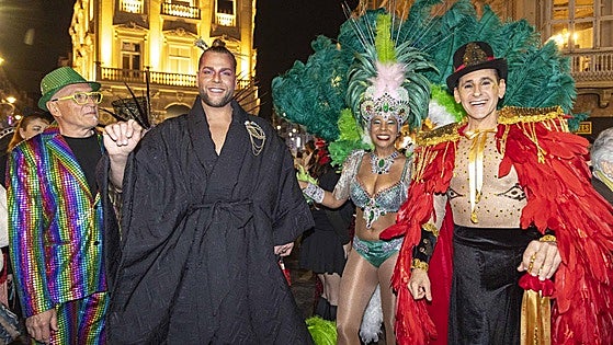 Un pregón 'fashion' para abrir doce días de fiesta carnavalera en Cartagena
