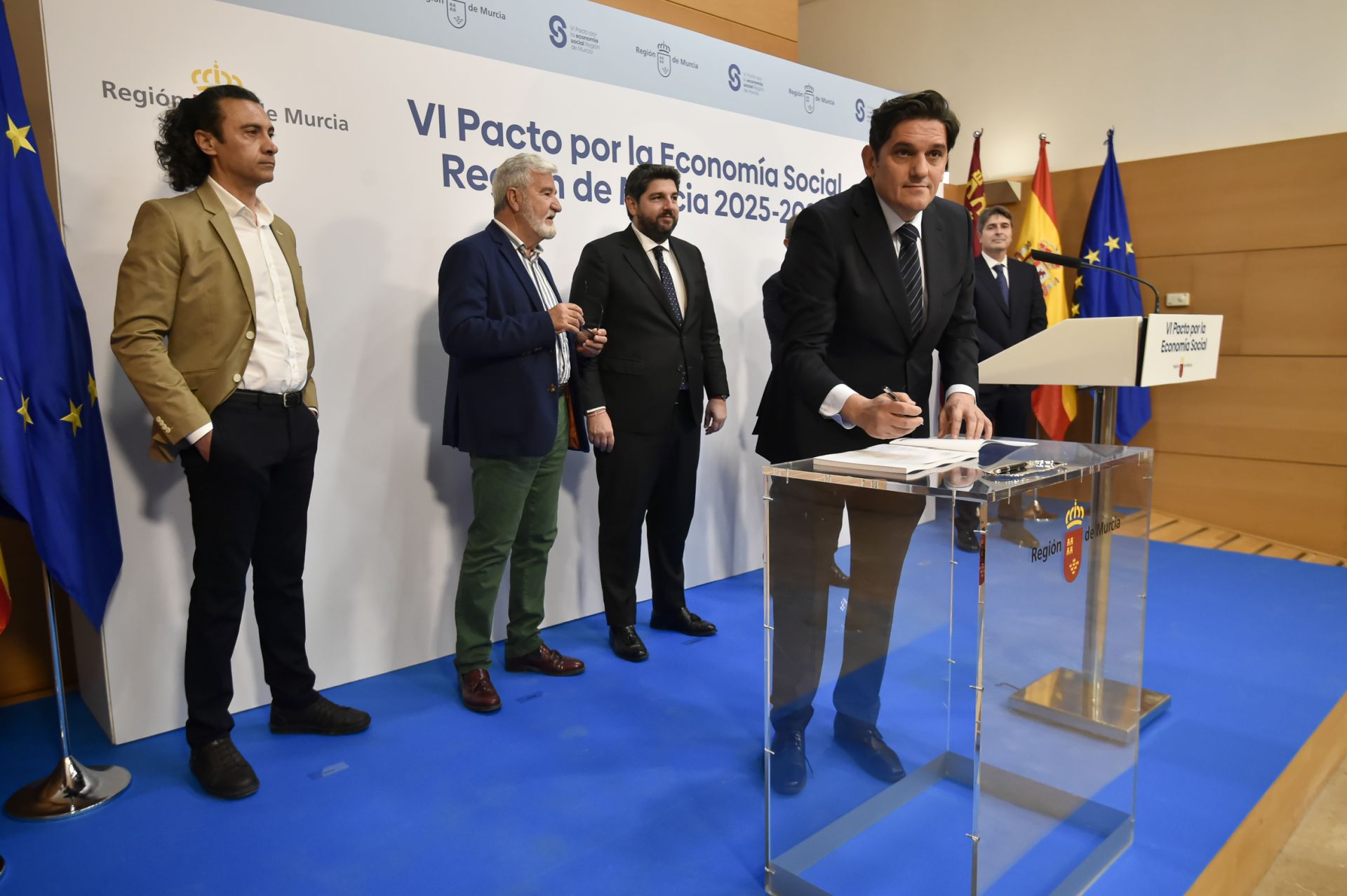 En imágenes, el acto de firma del VI Pacto por la Economía Social en la Región