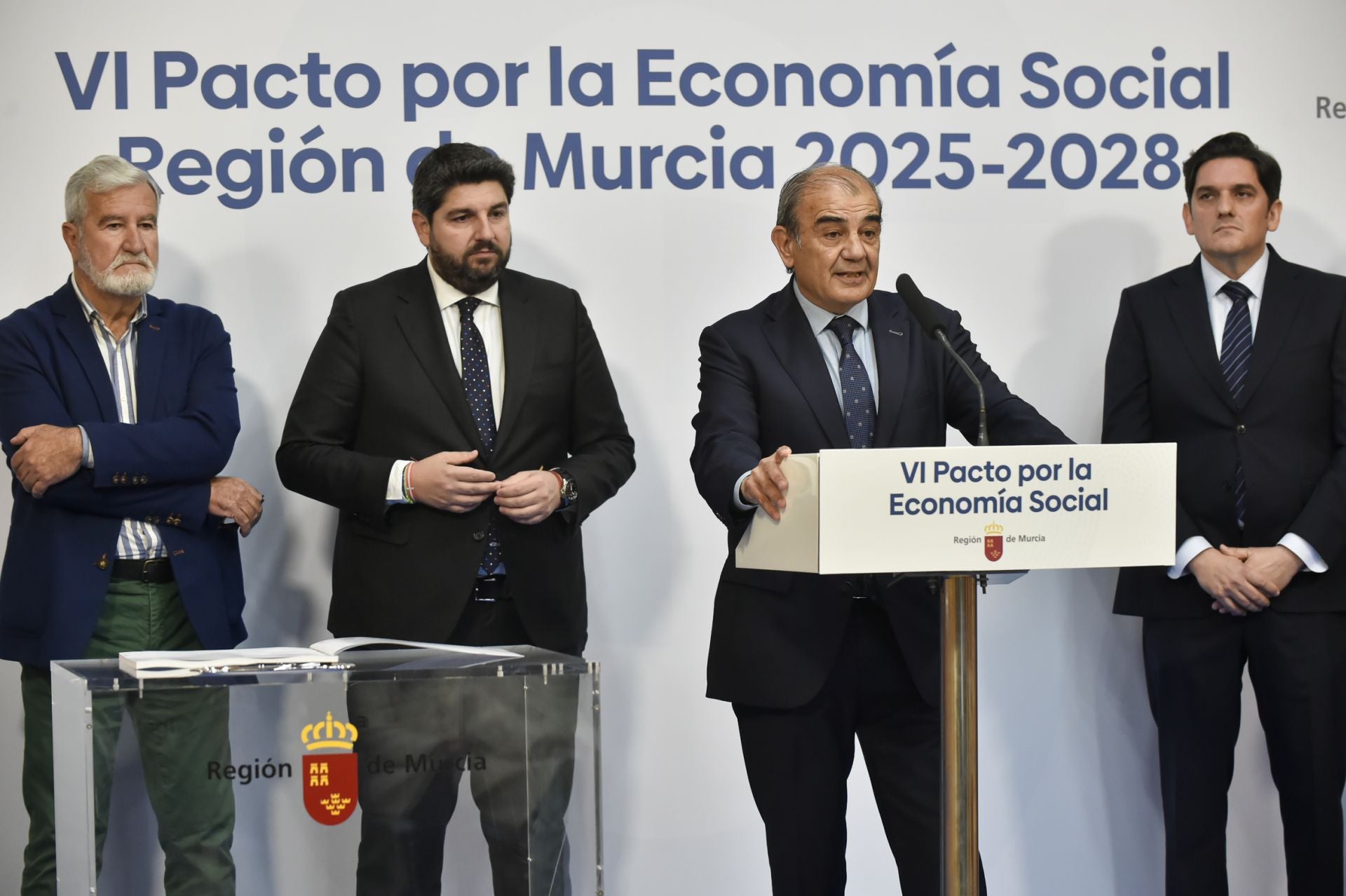 En imágenes, el acto de firma del VI Pacto por la Economía Social en la Región