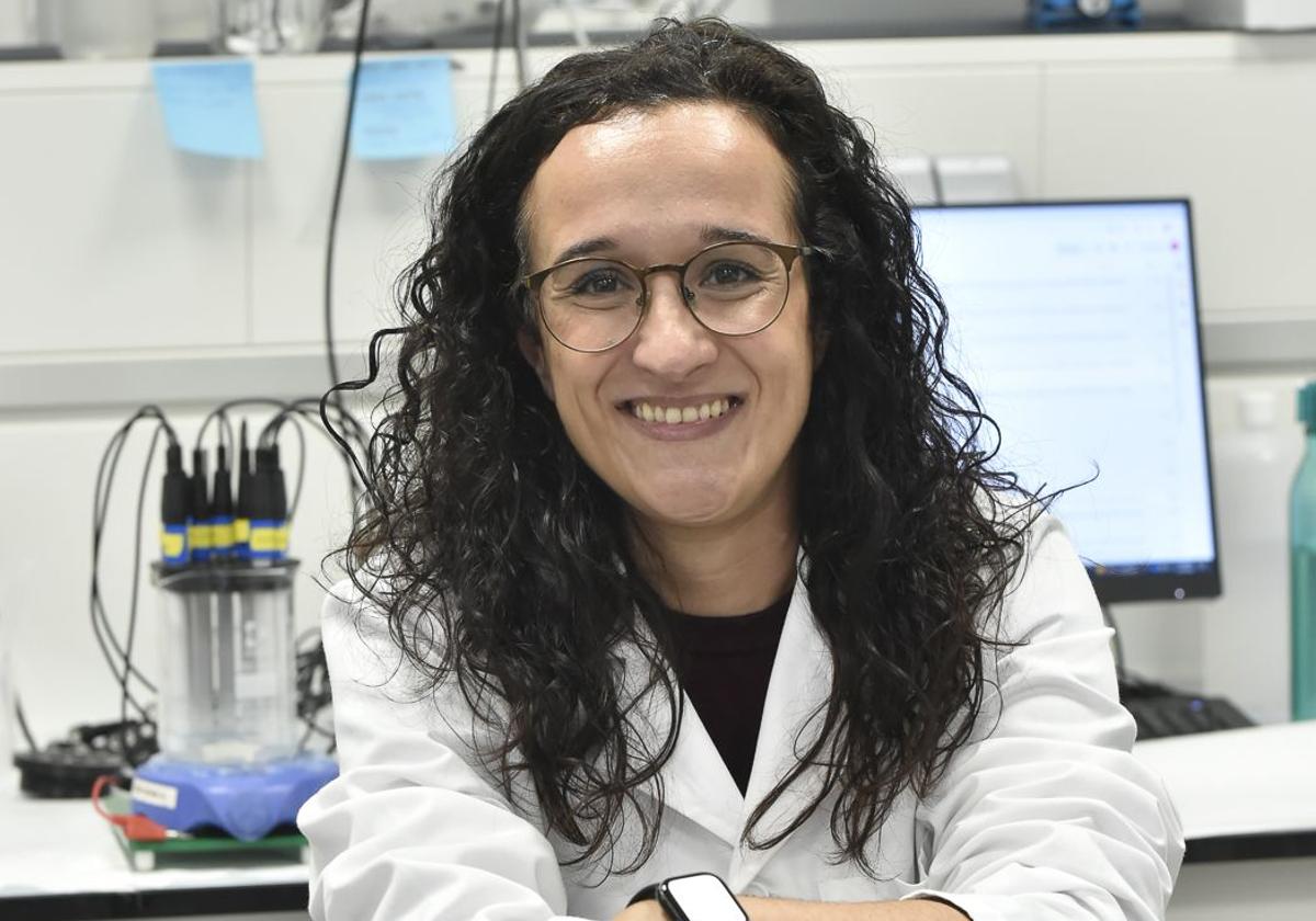 La investigadora María Cuartero, en su laboratorio, esta semana.