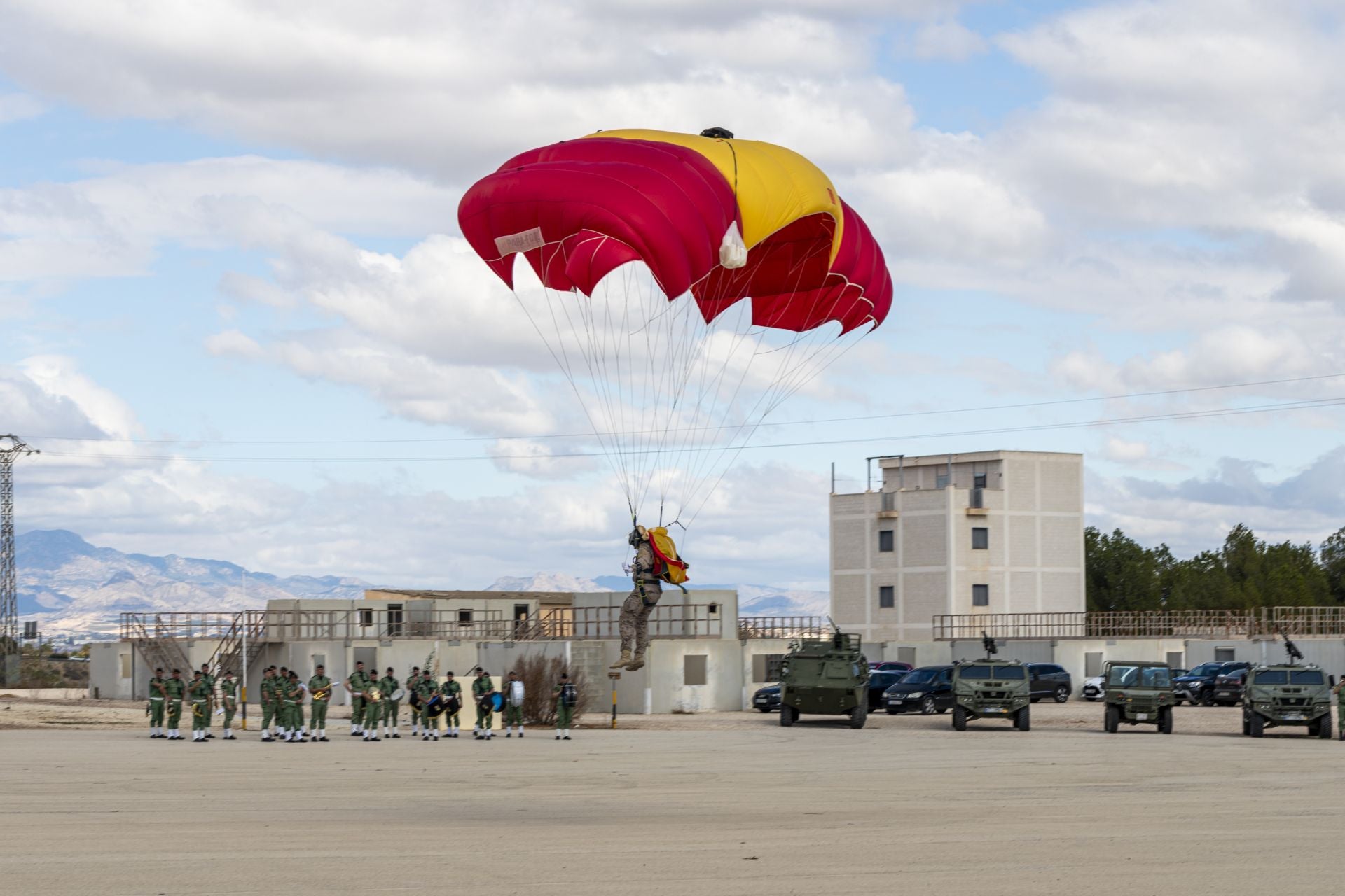 El aniversario de las Fuerzas Paracaidistas del Ejército de Tierra, en imágenes