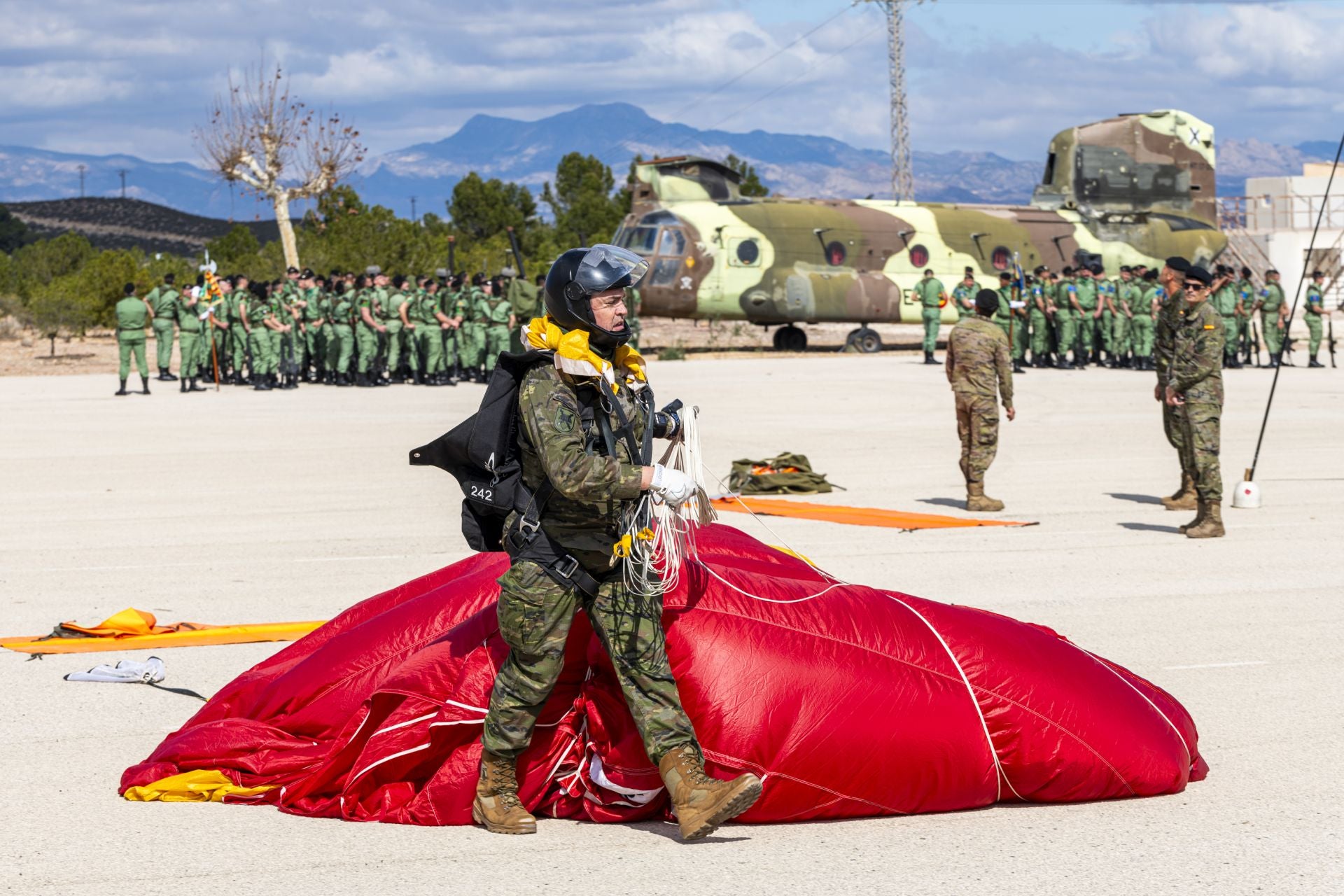 El aniversario de las Fuerzas Paracaidistas del Ejército de Tierra, en imágenes