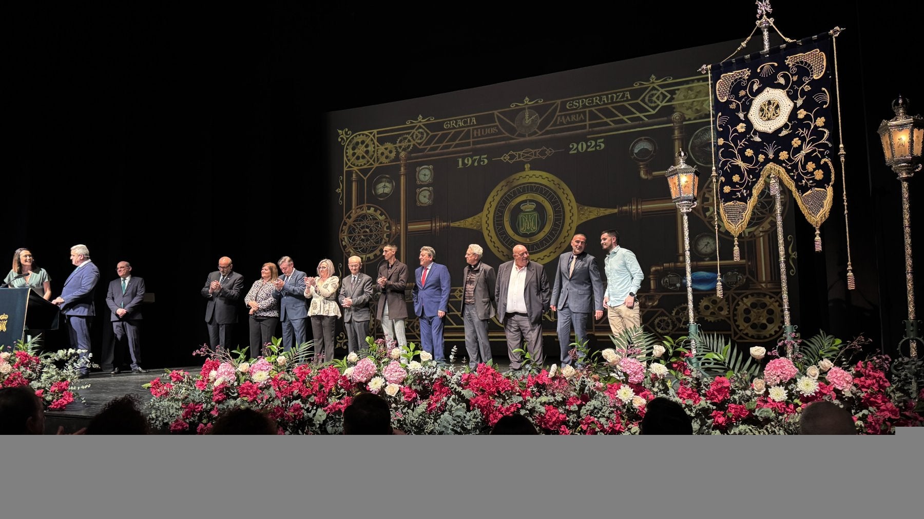 Varios de los presidentes de la Cofradía, en el escenario del Teatro Capitol de Cieza.