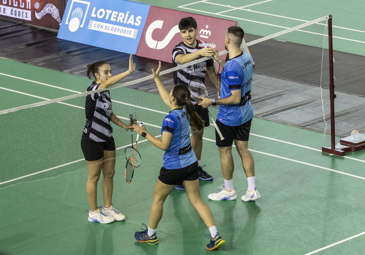 Rubén García y Elena Lorenzo tras su victoria en el dobles mixto, el pasado domingo en el Palacio.