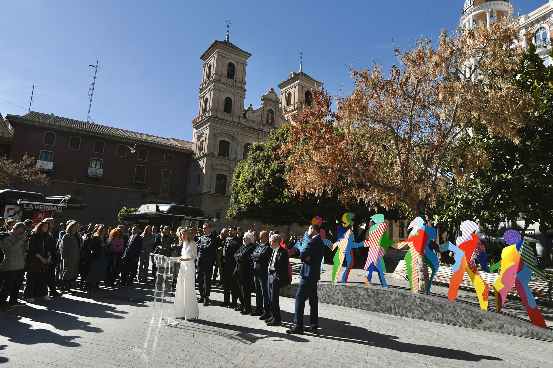 Inauguración de la obra de Cristóbal Gabarrón en la plaza de Santo Domingo de Murcia, en imágenes