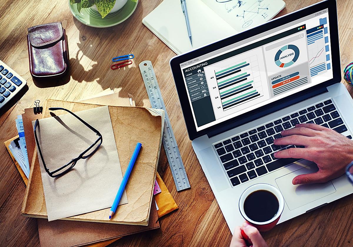 Un abogado revela si los correos electrónicos de tu empresa durante una baja laboral vulneran tu derecho a la desconexión digital.