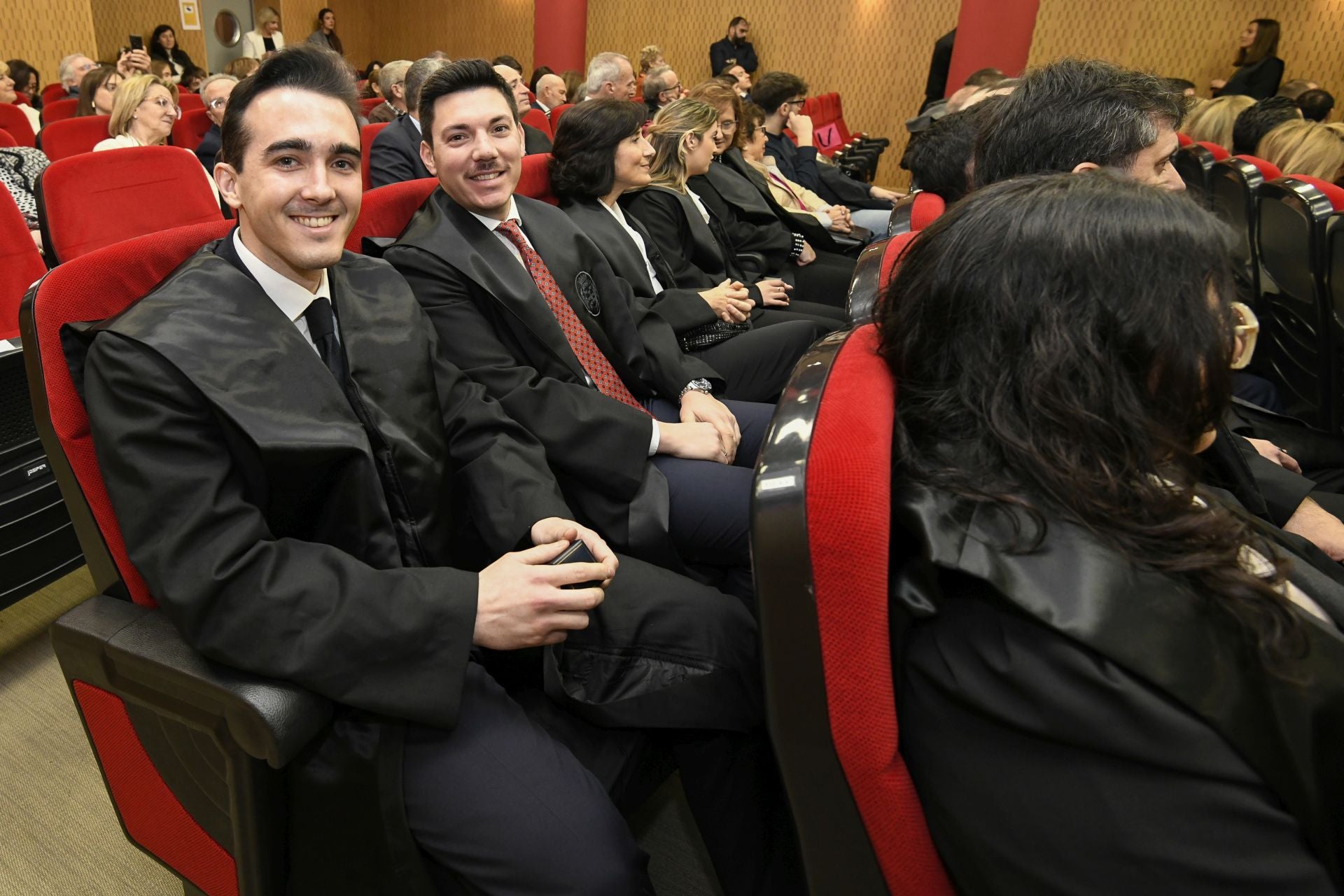 La entrega de medallas de oro a los letrados más veteranos del Colegio de la Abogacía de Murcia, en imágenes