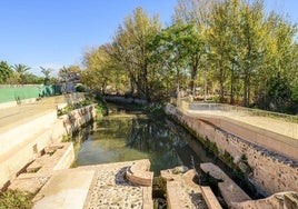 Imagen de la acequia mayor Aljufía a su paso por el Molino de la Pólvora, en Rincón de Beniscornia.