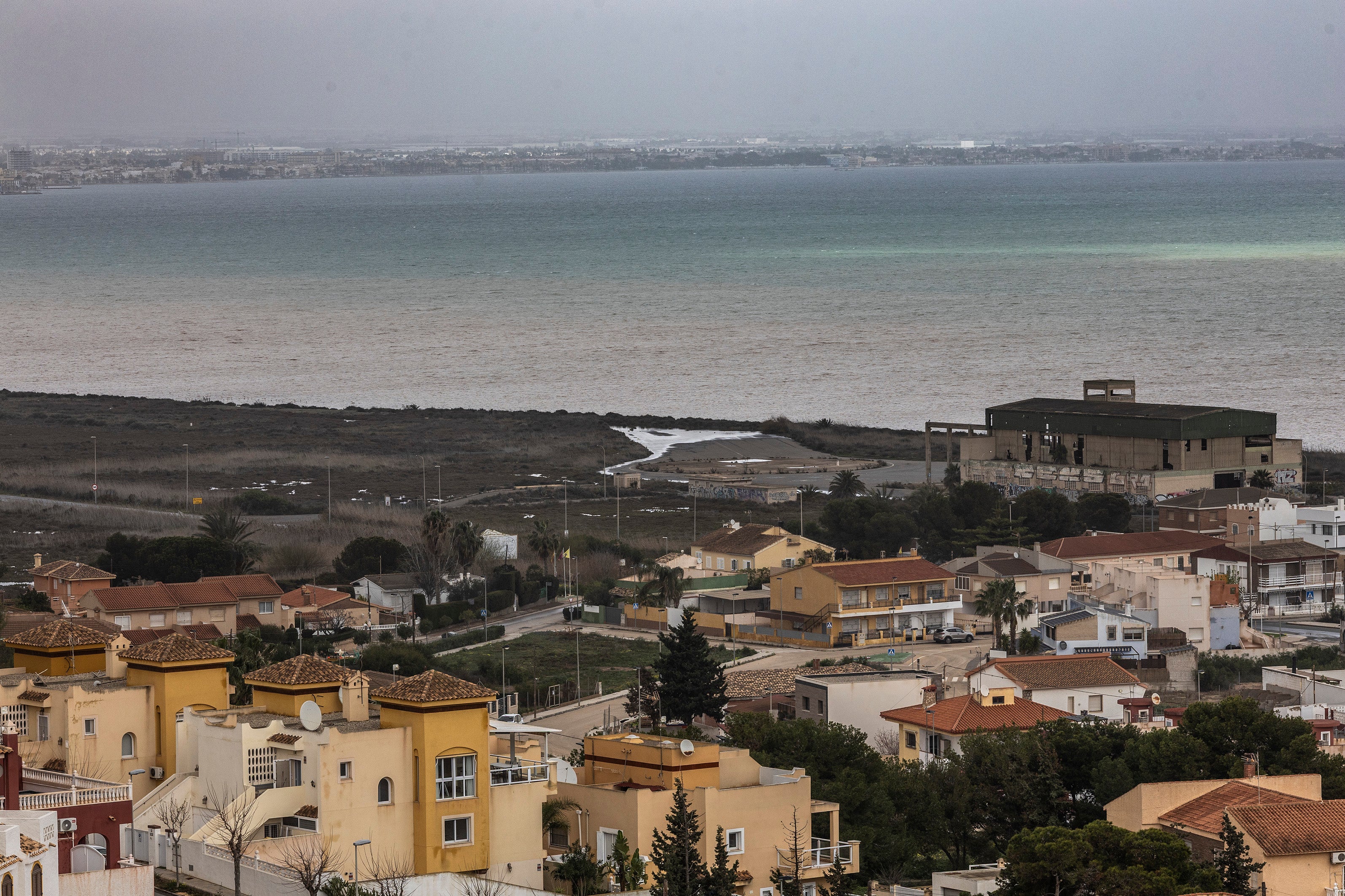 La entrada de agua al Mar Menor a través de la rambla del Albujón, en imágenes