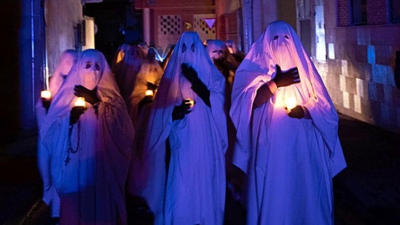 Llano de Brujas celebra el tradicional pasacalles de la Suelta de Almas en Pena
