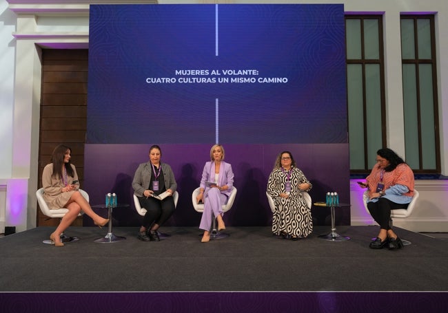 Las mujeres camioneras, protagonistas de la mesa redonda.