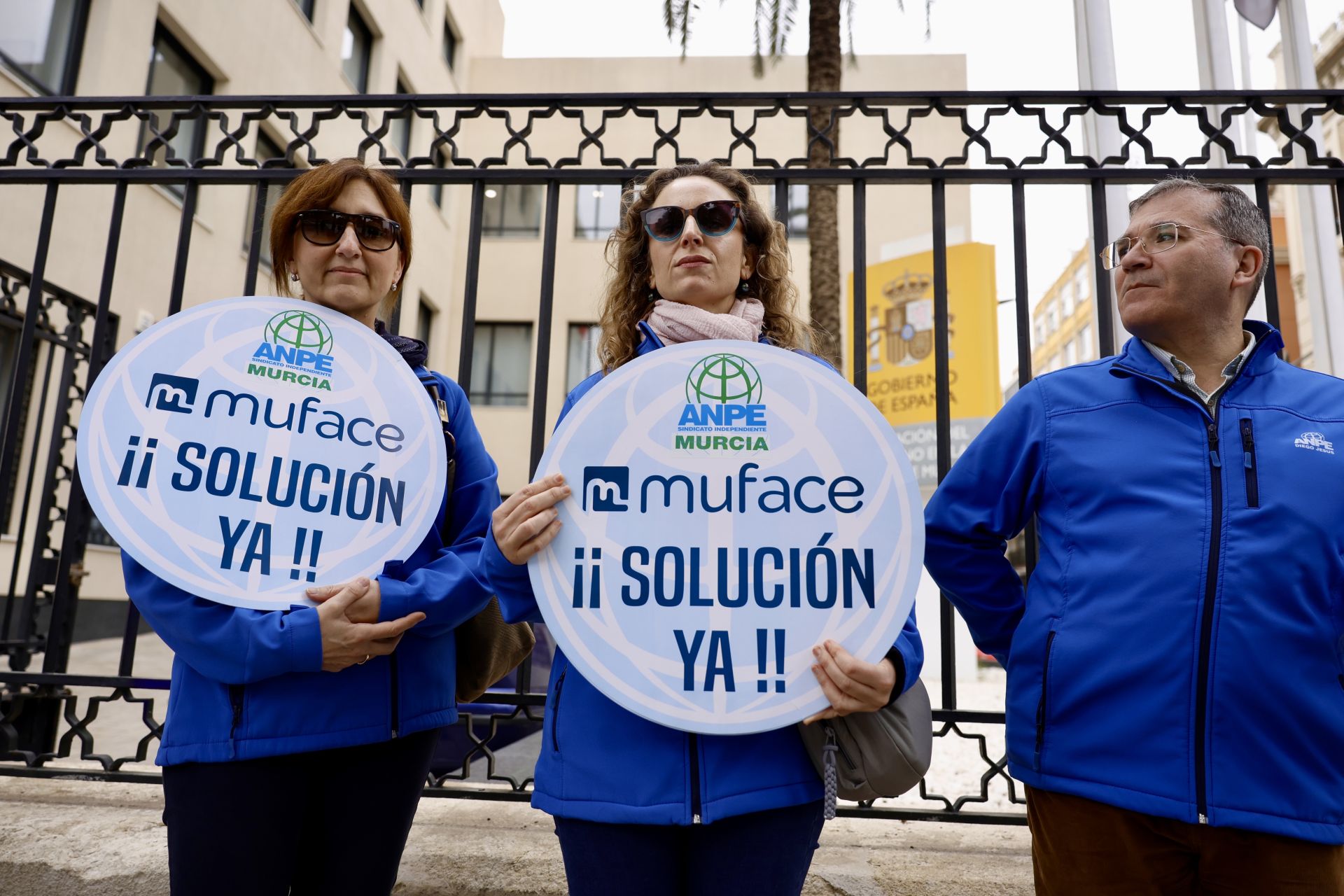 Las imágenes de la protesta de los funcionarios en Murcia pidiendo una solución a Muface