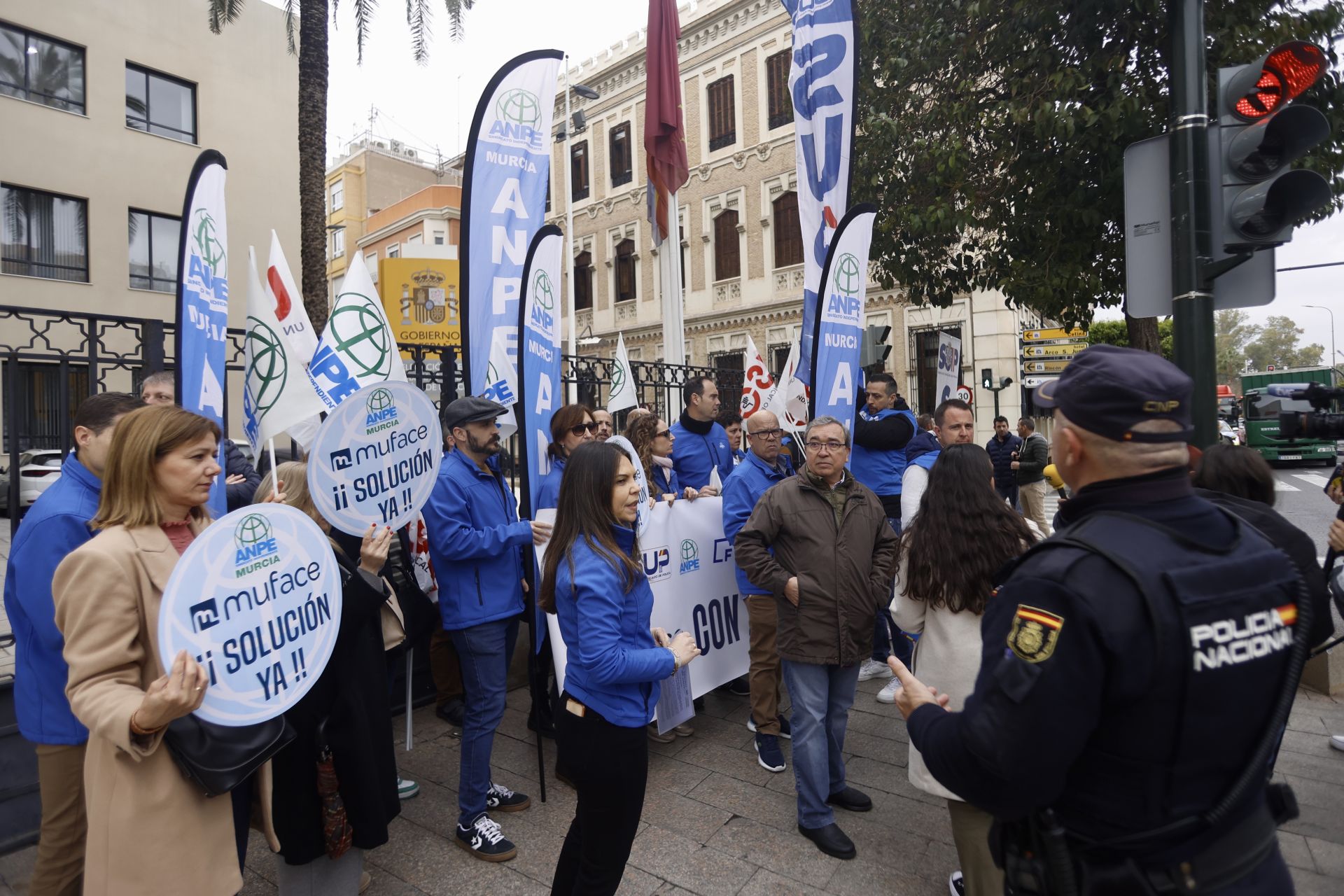 Las imágenes de la protesta de los funcionarios en Murcia pidiendo una solución a Muface