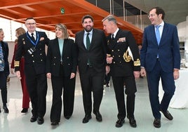 El presidente de la Comunidad, Fernando López Miras, durante la inauguración en Cartagena del Congreso Industria Naval de Defensa Europea, junto con la alcaldesa Noelia Arroyo.