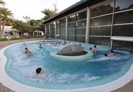 Una de las piscinas exteriores del Balneario de Archena, en una imagen de archivo.