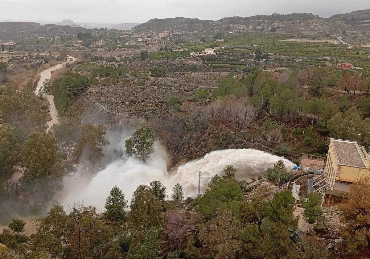 Desembalse del embalse de la Cierva, en Mula, este jueves.