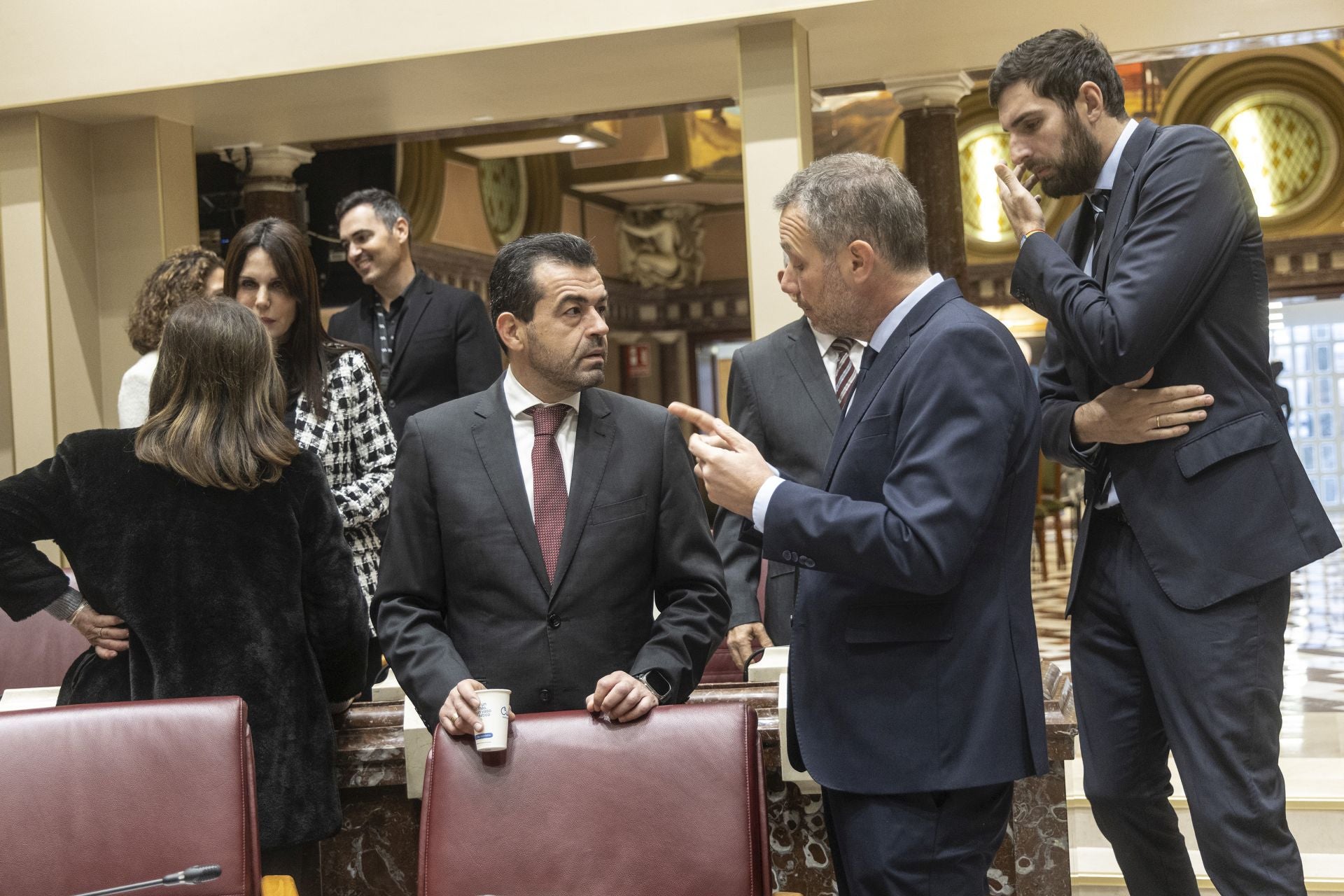 El Pleno de la Asamblea Regional de este viernes, en imágenes