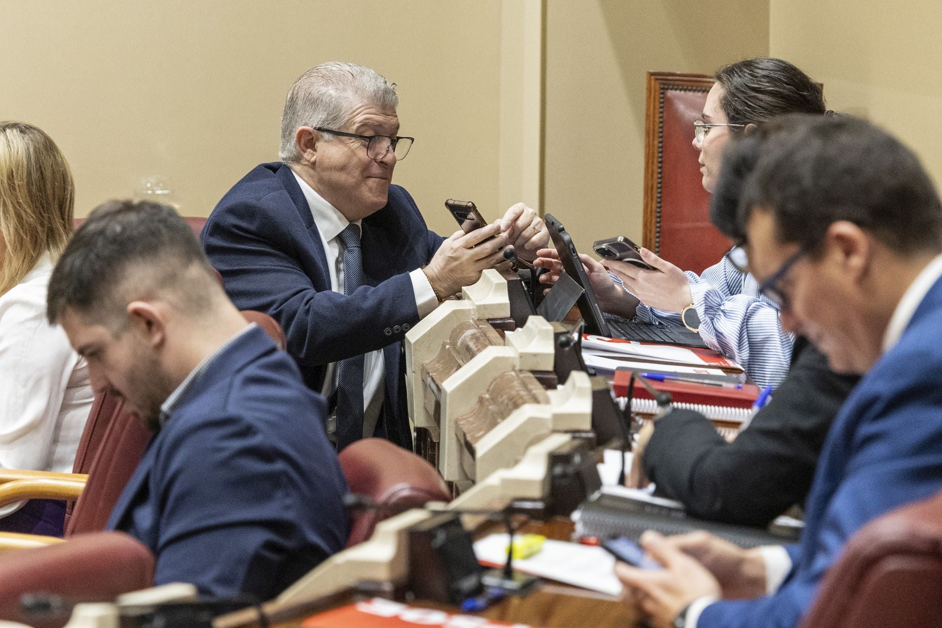 El Pleno de la Asamblea Regional de este viernes, en imágenes