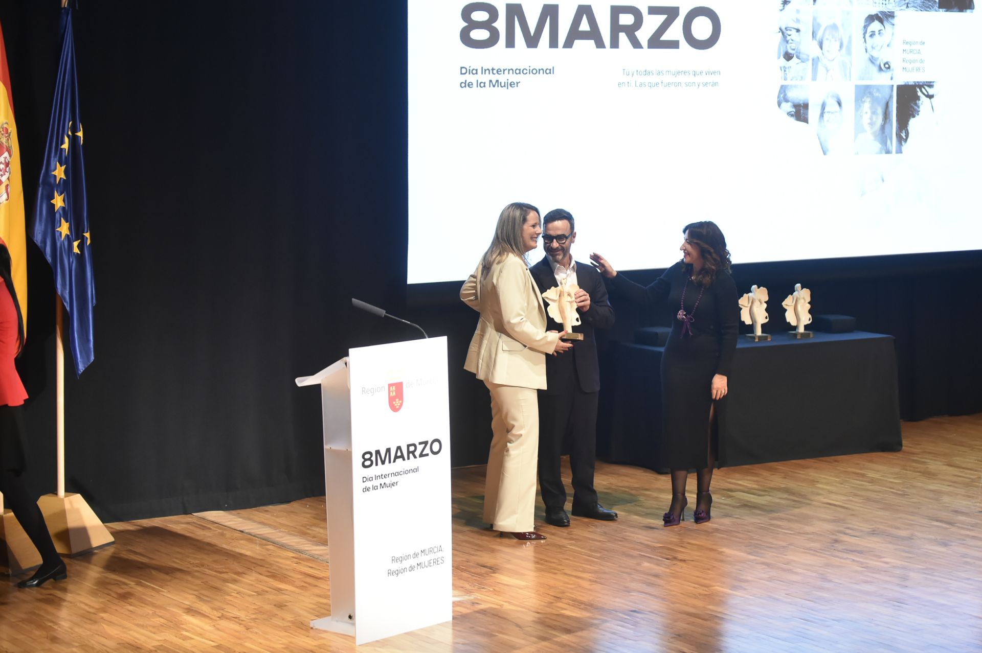 En imágenes, la entrega de los Premios 8 de Marzo de la Comunidad