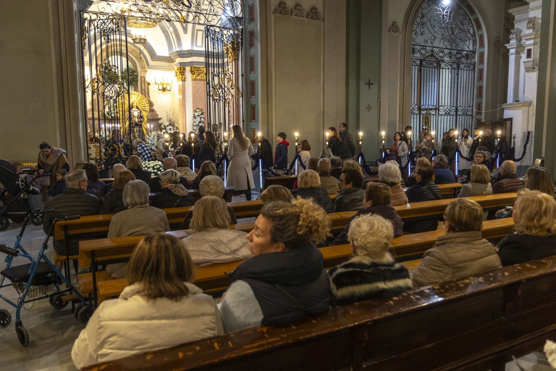 En imágenes, el besapié al Cristo de Medinaceli en Cartagena