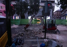 Una máquina, en la zona de trabajos de la Gran Vía de Murcia.