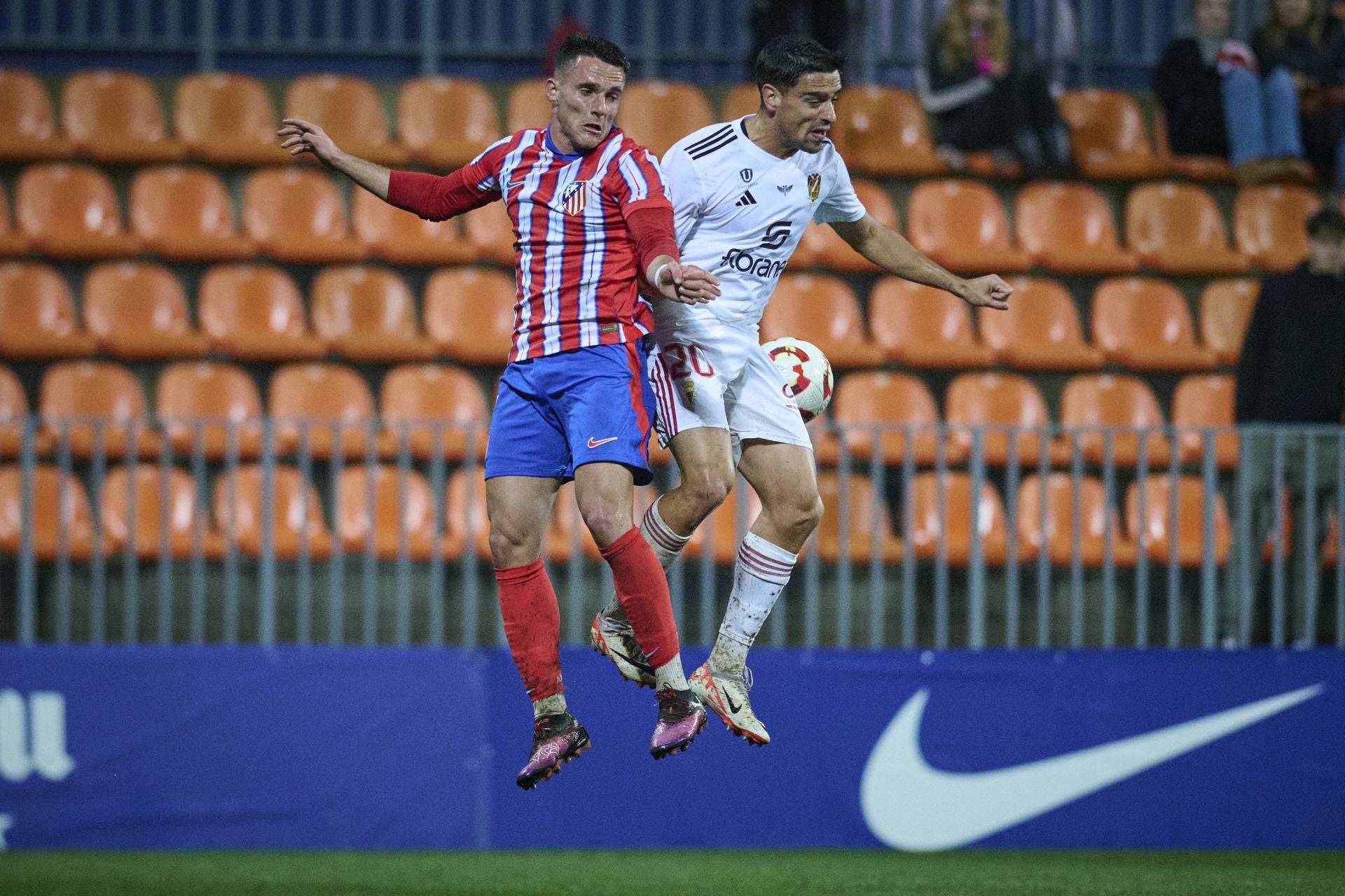 La derrota del Real Murcia frente al Atleti B, en imágenes