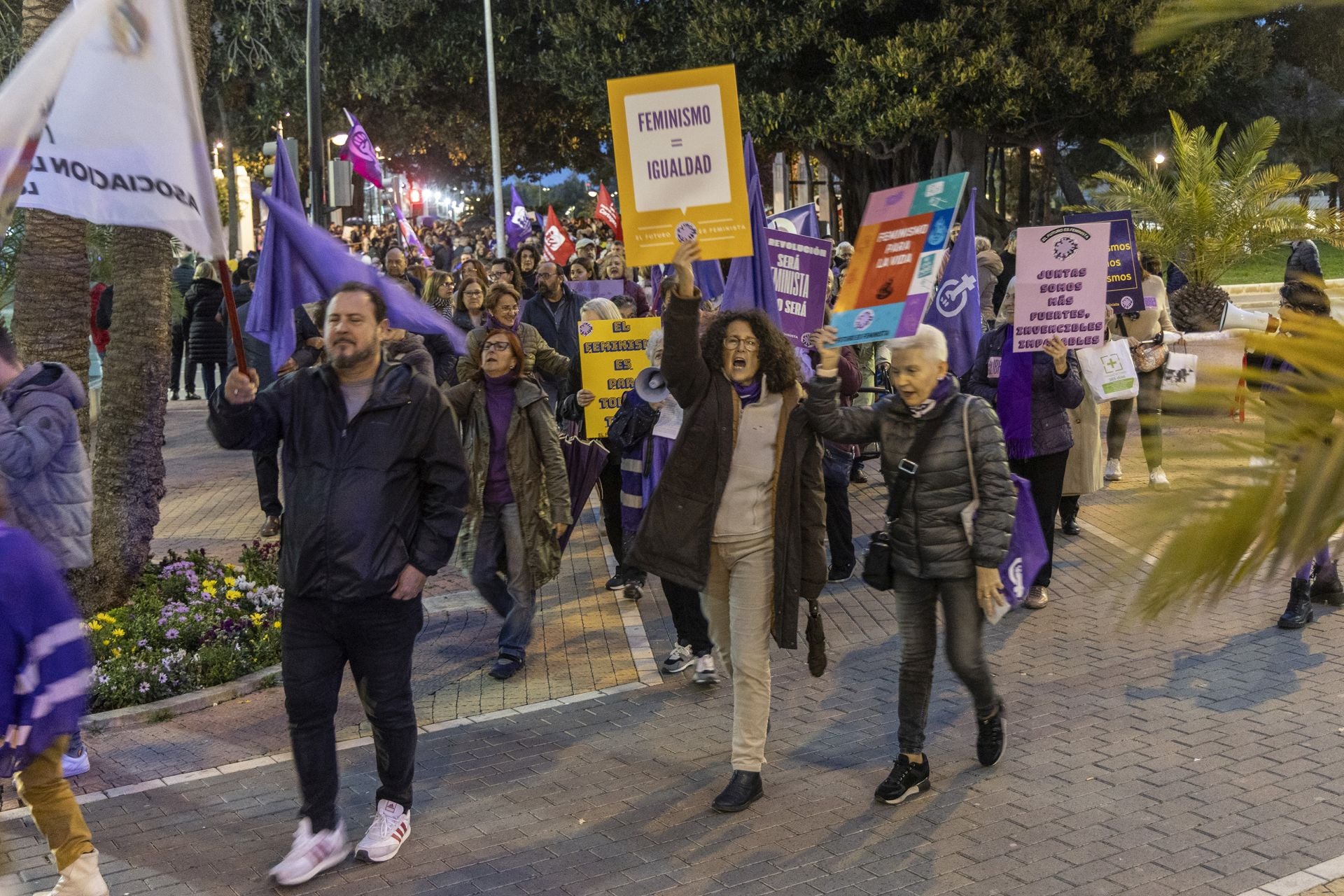 Manifestación por el 8M en Cartagena, en imágenes