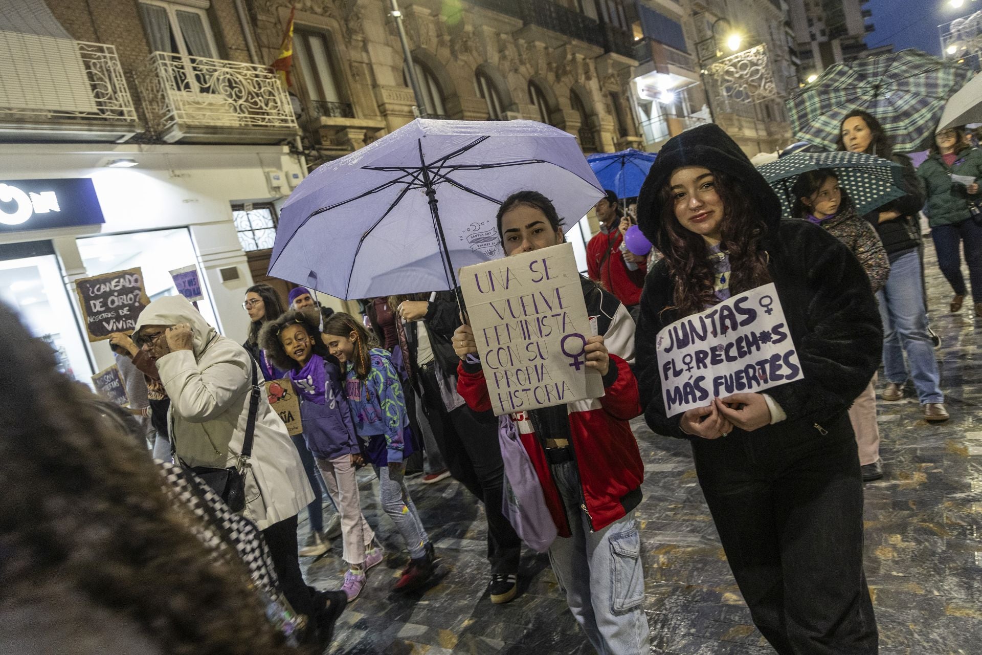 Manifestación por el 8M en Cartagena, en imágenes