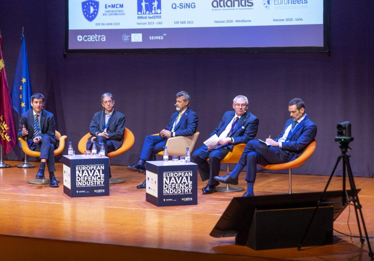 Marc Carreras, CEO de Iqua Robotics; César Martínez, CEO de Utek; el profesor de la UMU Humberto Martínez, Christer Heideman y Javier López, de Navantia.