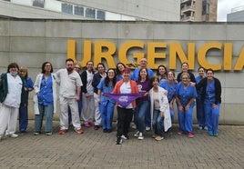 Trabajadoras del servicio de Urgencias del Reina Sofía, durante su protesta este sábado.