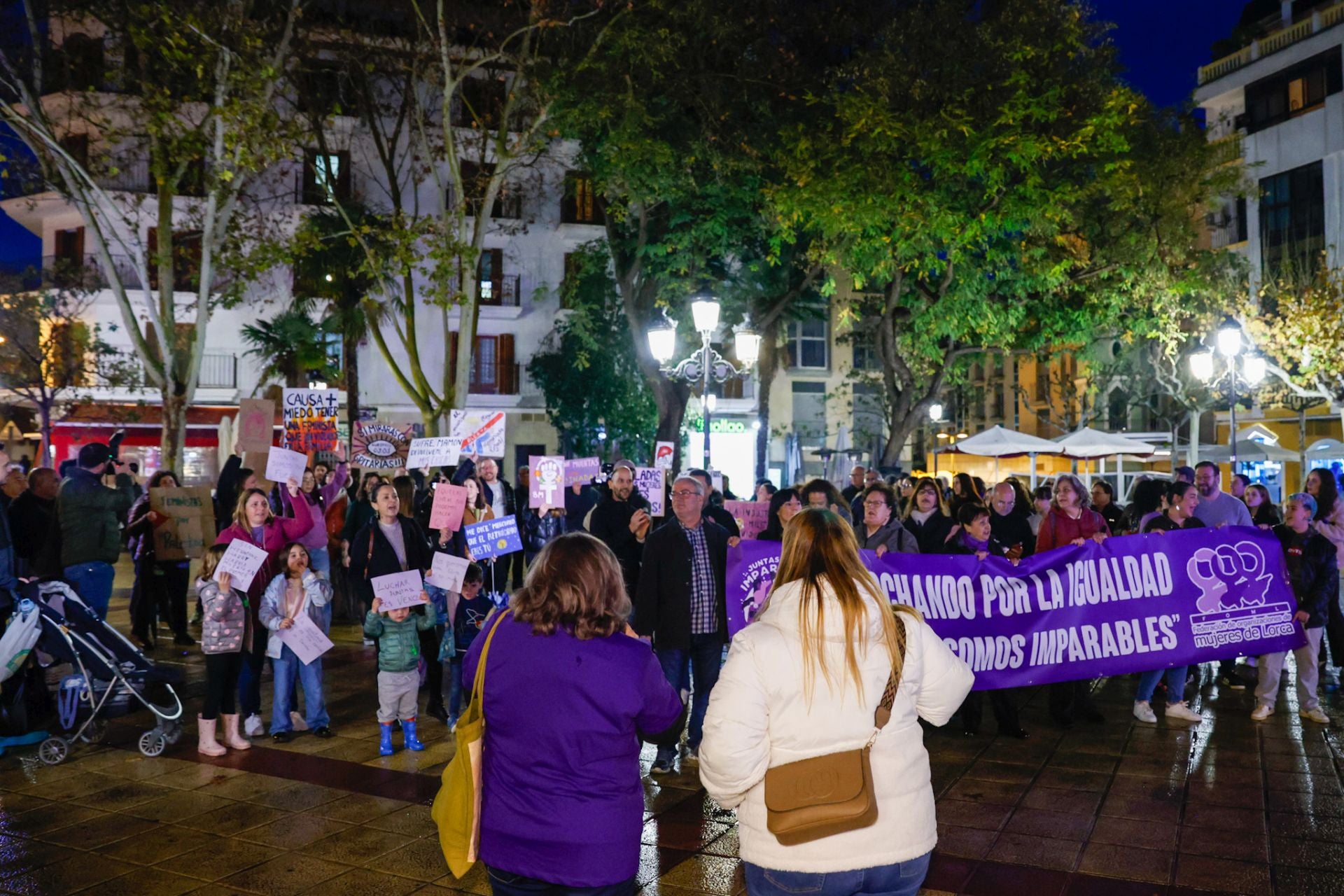 La manifestación por el 8M en Lorca, en imágenes