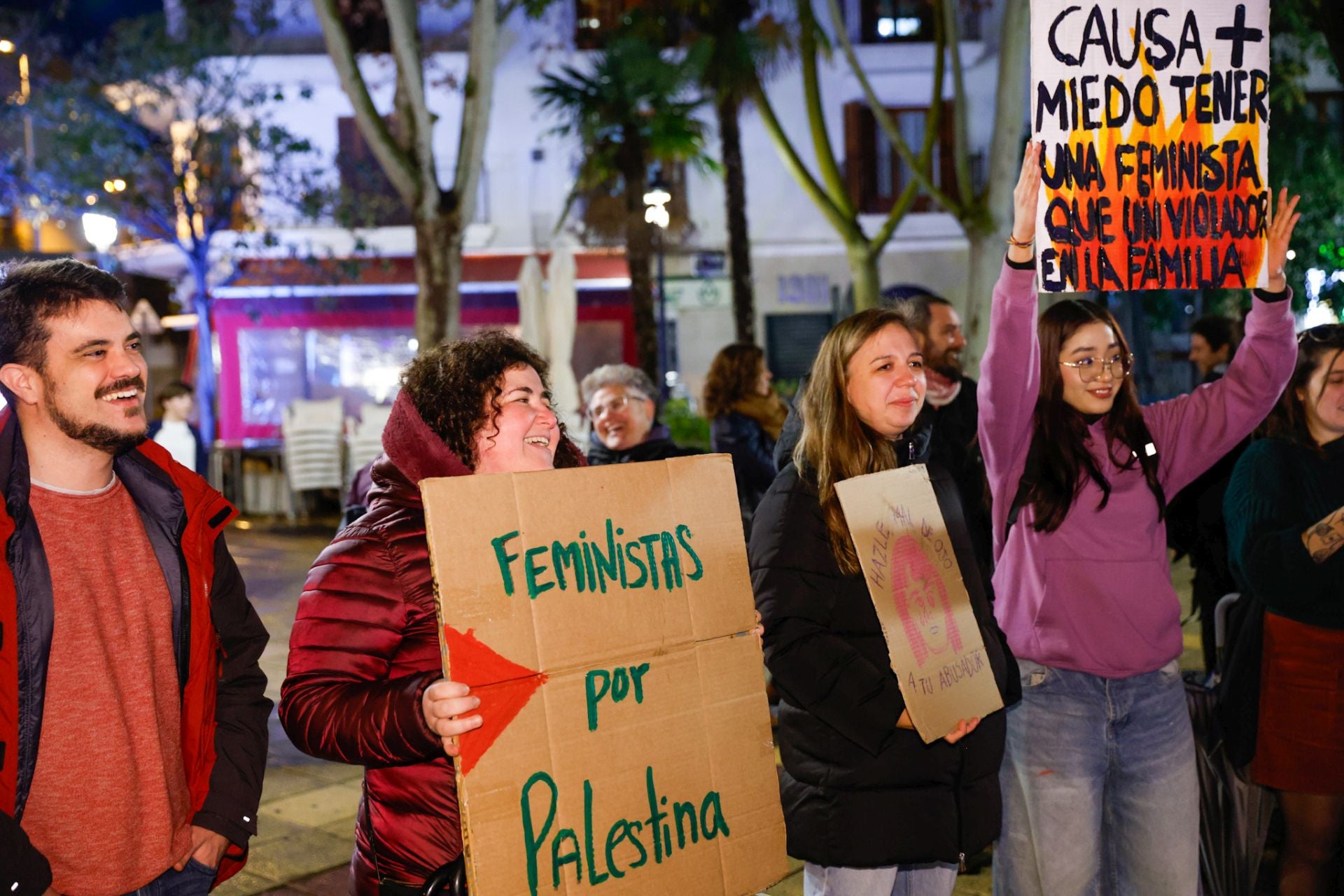 La manifestación por el 8M en Lorca, en imágenes