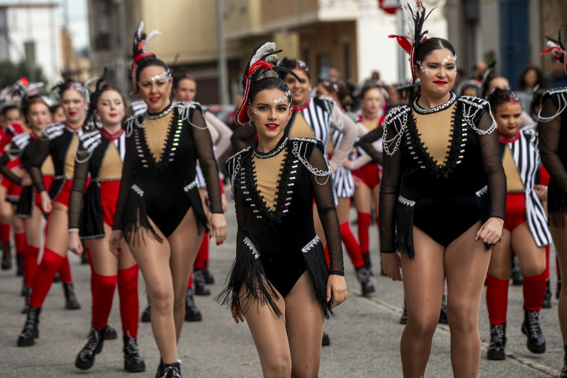 La Piñata pone el punto final al Carnaval en Llano de Brujas