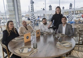 Yolanda, José Luis Gandolfo, Laureano, Flor y Sergio González en el restaurante Portofino de Cabo de Palos.