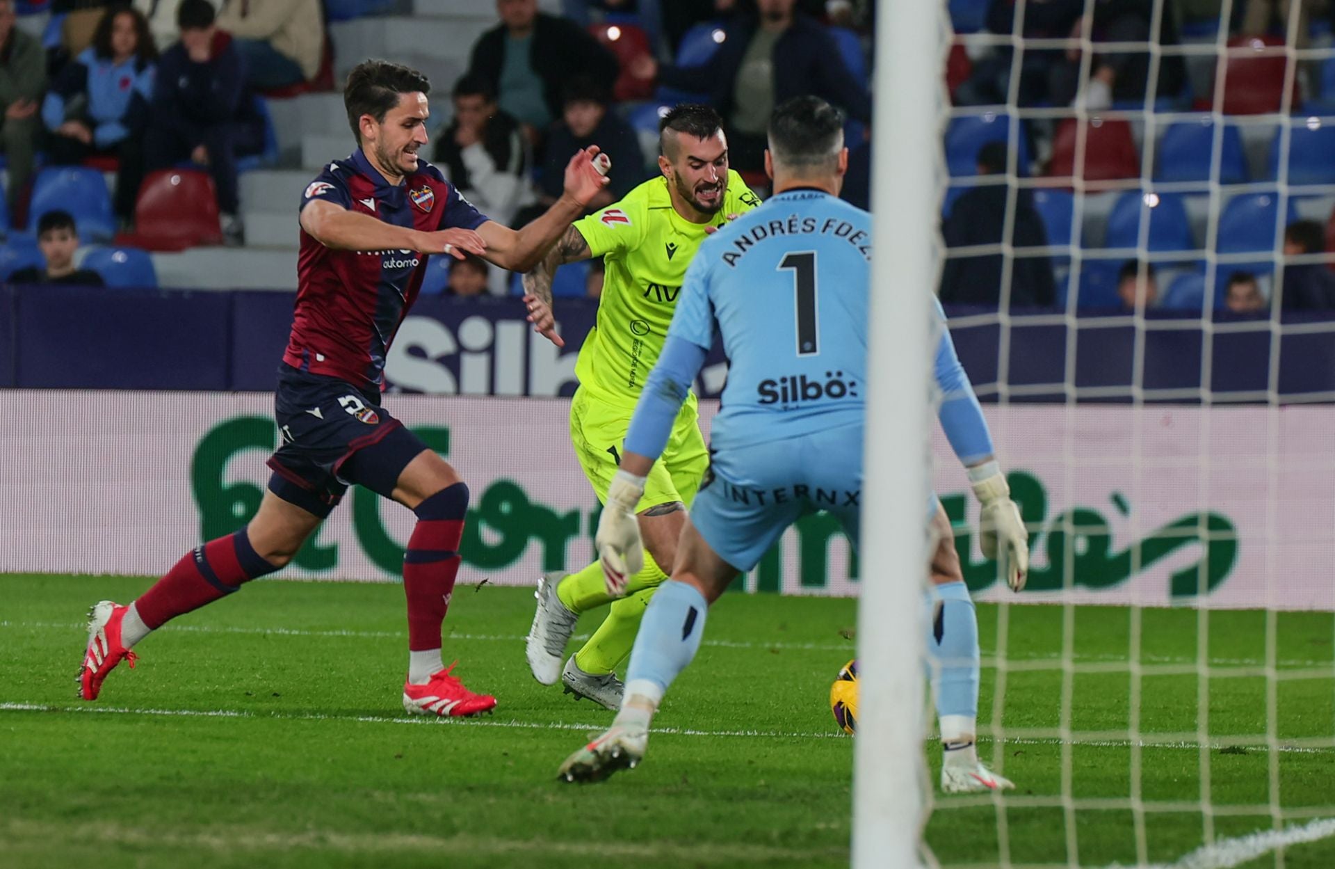 La derrota del Cartagena frente al Levante, en imágenes