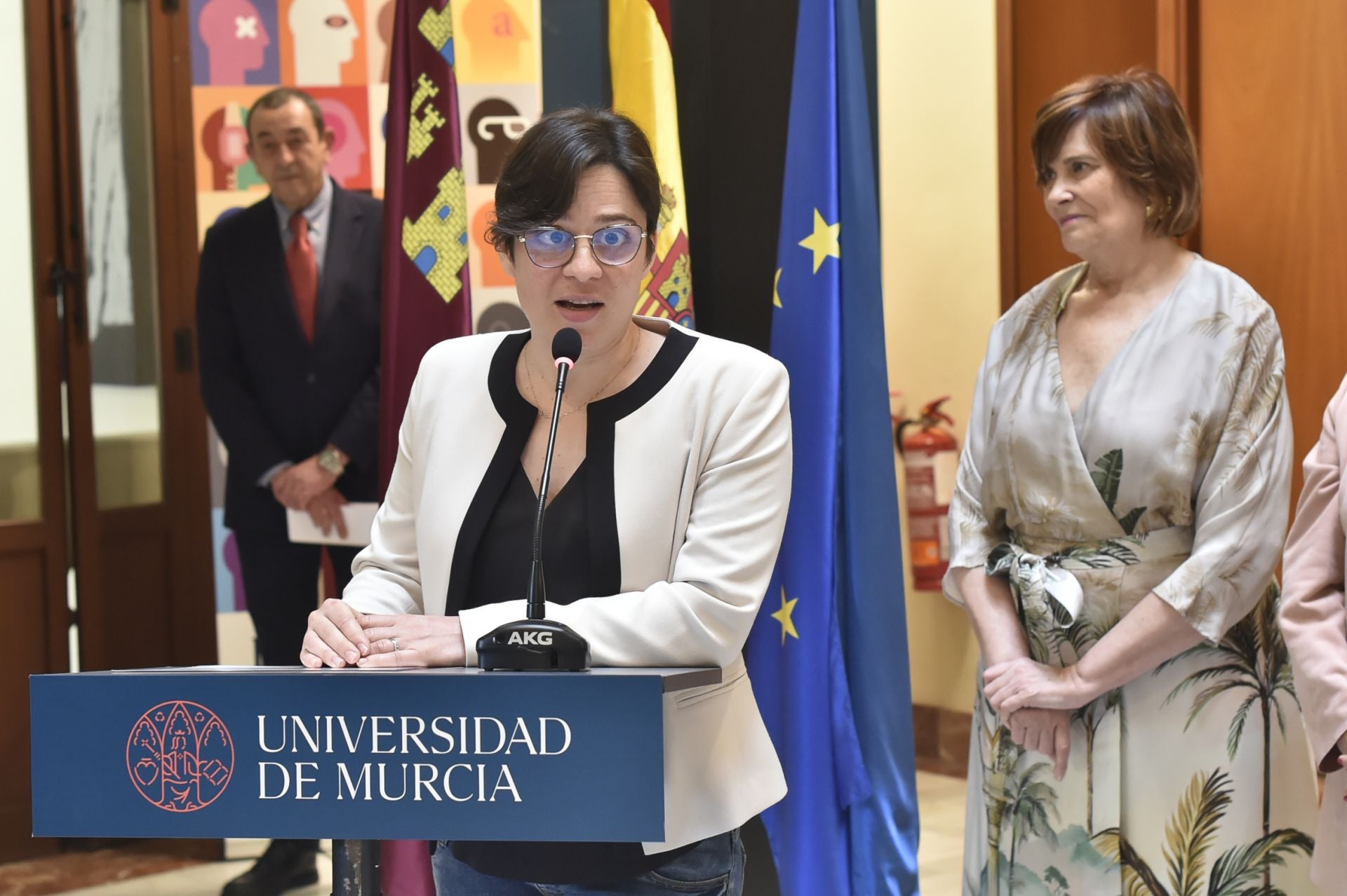 El acto de entrega de los premios al liderazgo femenino en investigación de la UMU, en imágenes