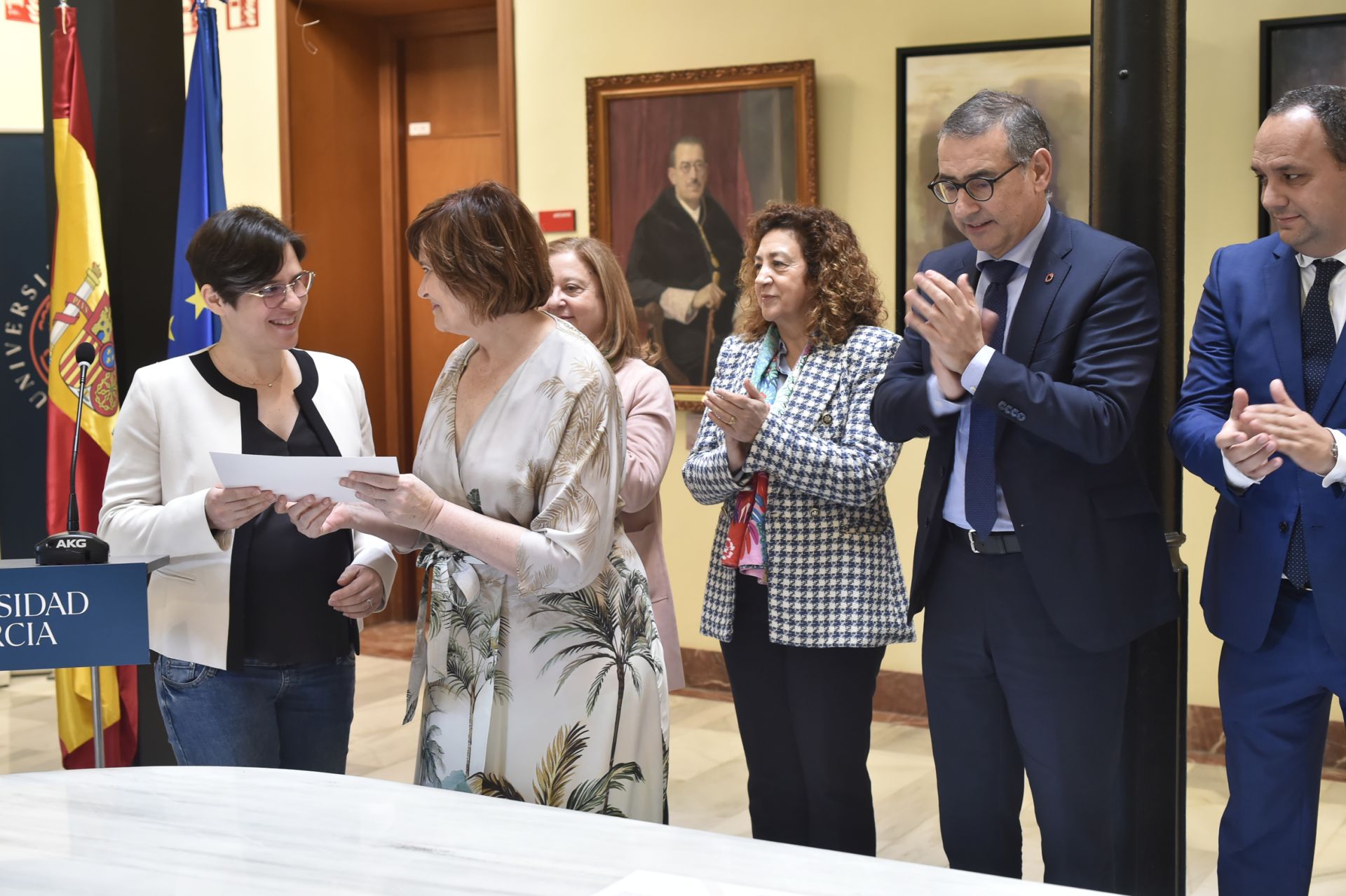 El acto de entrega de los premios al liderazgo femenino en investigación de la UMU, en imágenes