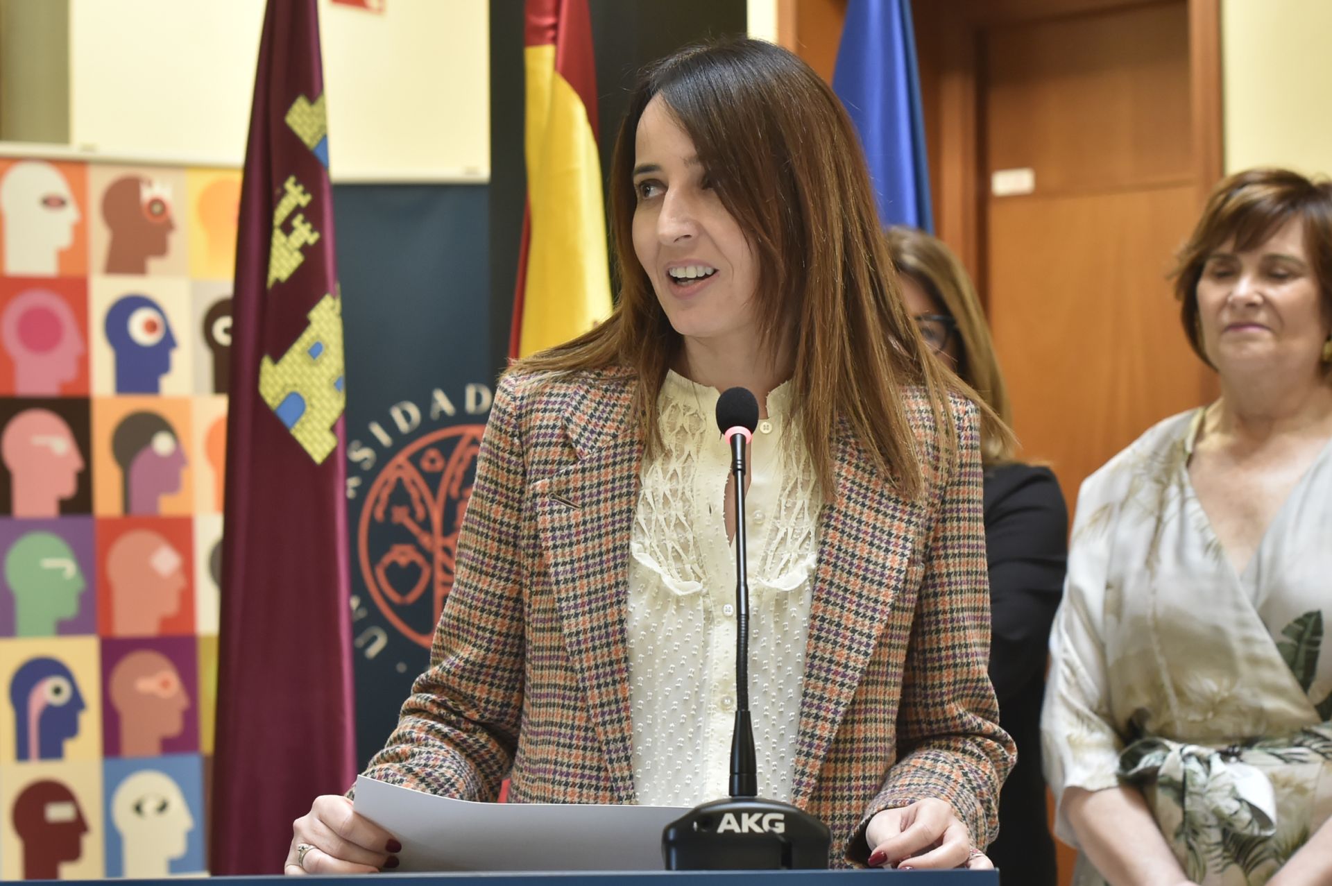 El acto de entrega de los premios al liderazgo femenino en investigación de la UMU, en imágenes