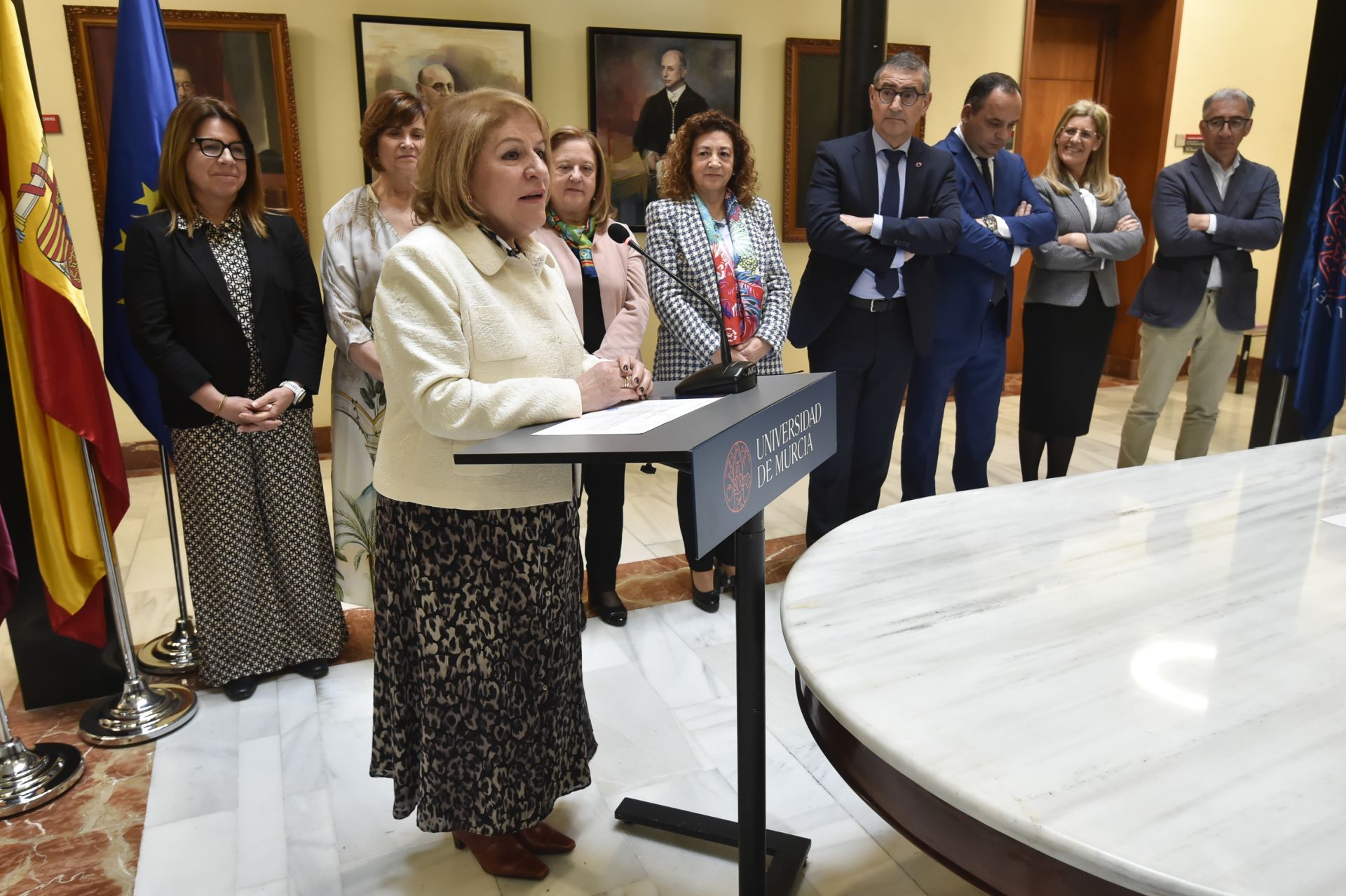 El acto de entrega de los premios al liderazgo femenino en investigación de la UMU, en imágenes