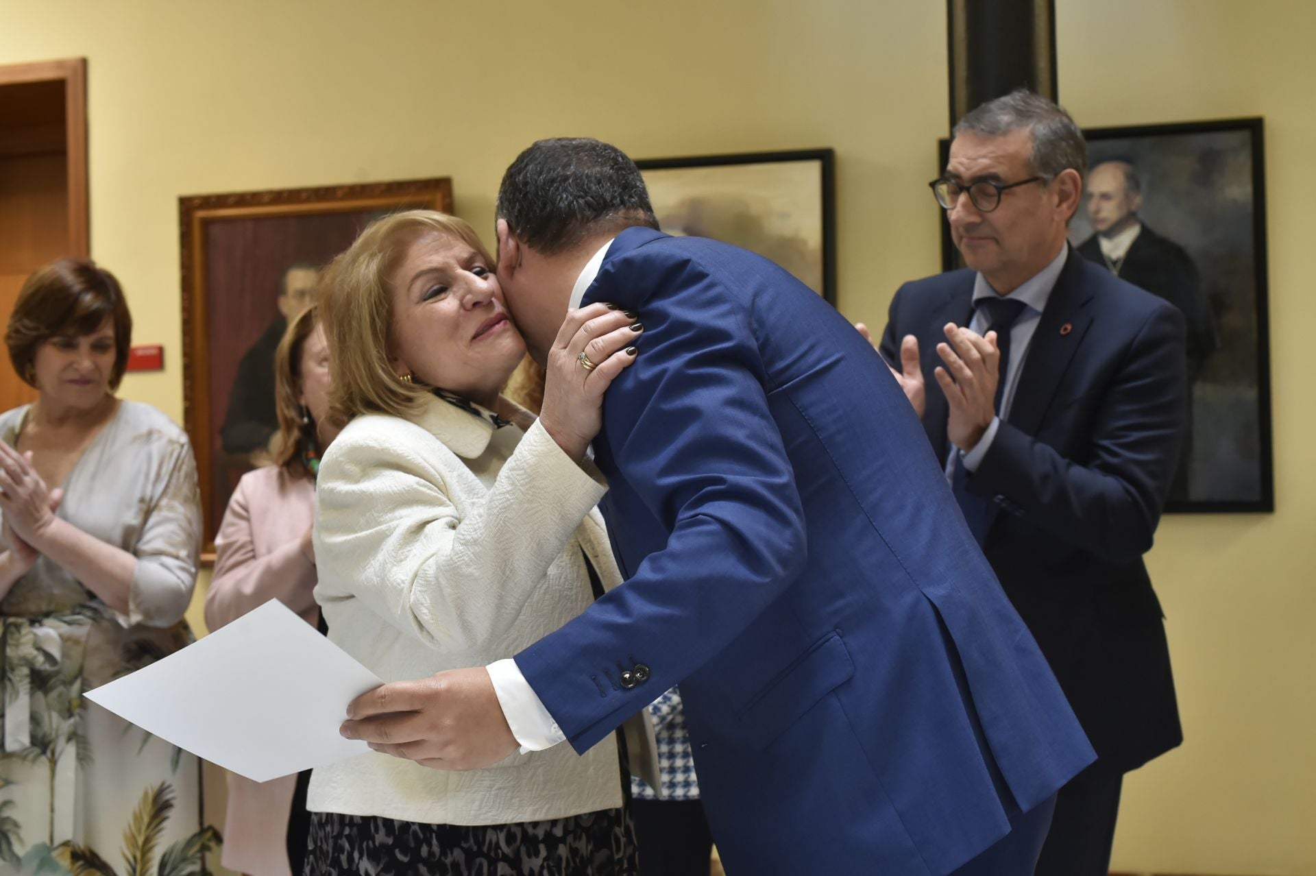 El acto de entrega de los premios al liderazgo femenino en investigación de la UMU, en imágenes