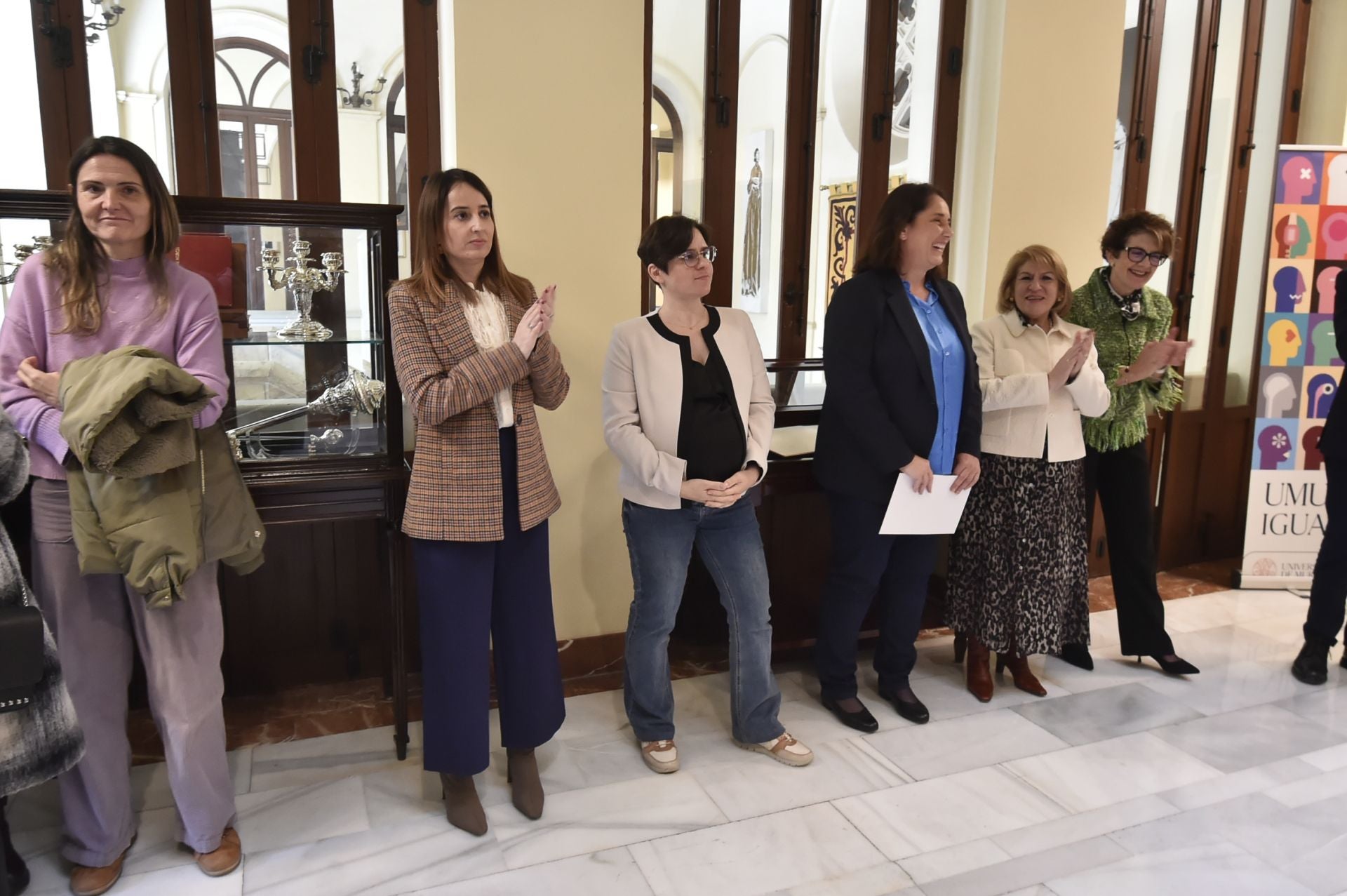 El acto de entrega de los premios al liderazgo femenino en investigación de la UMU, en imágenes