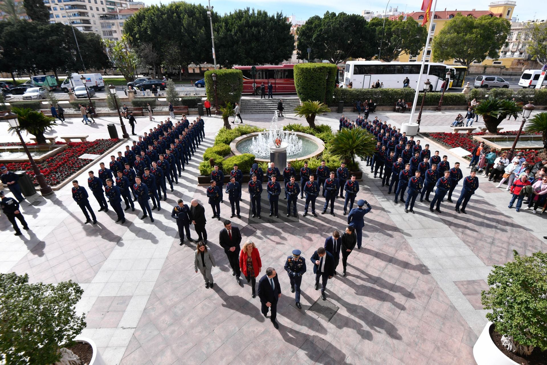 Visita de los alumnos de la AGA al Ayuntamiento de Murcia, en imágenes