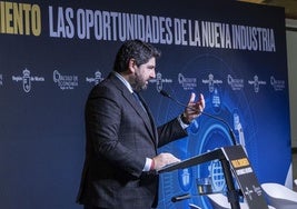 Fernando López Miras durante la inauguración este lunes en Cartagena del 'Foro del conocimiento: las oportunidades de la nueva industria', donde compartió los últimos datos de crecimiento en este sector.