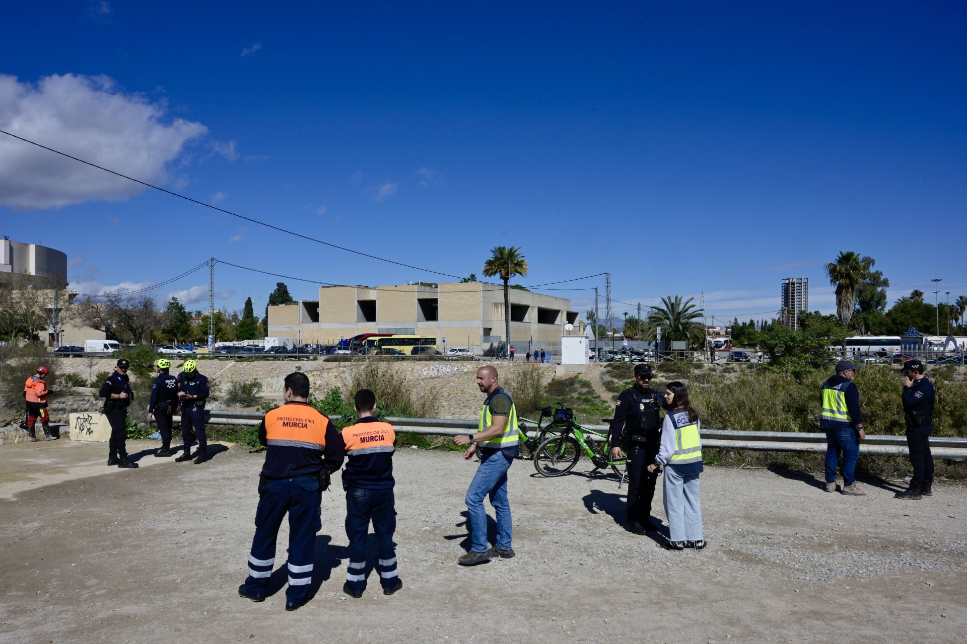 Imágenes del cuarto día de búsqueda de un hombre en el río Segura